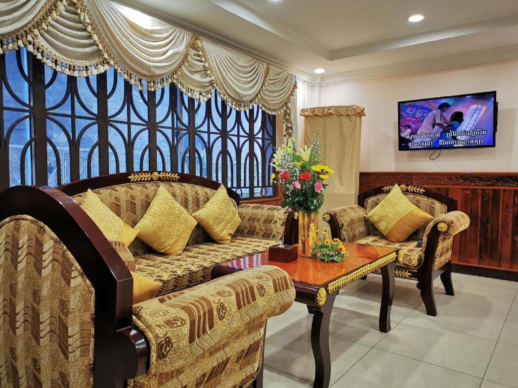 Jun Yue Hotel Phnom Penh Exterior foto