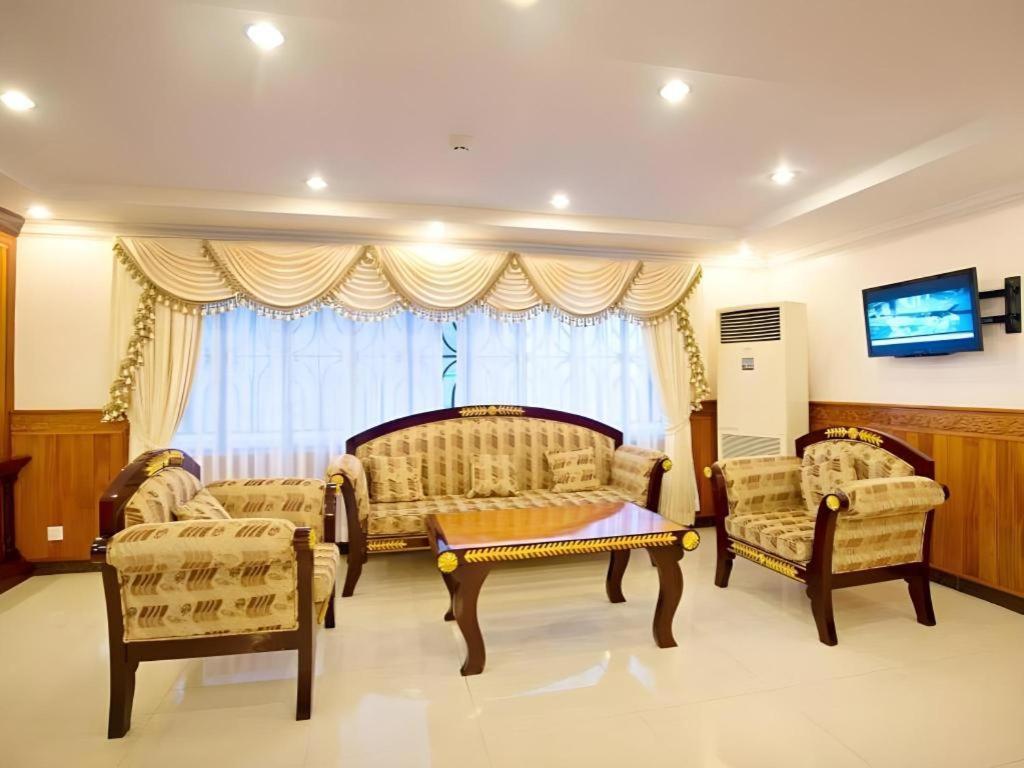 Jun Yue Hotel Phnom Penh Exterior foto