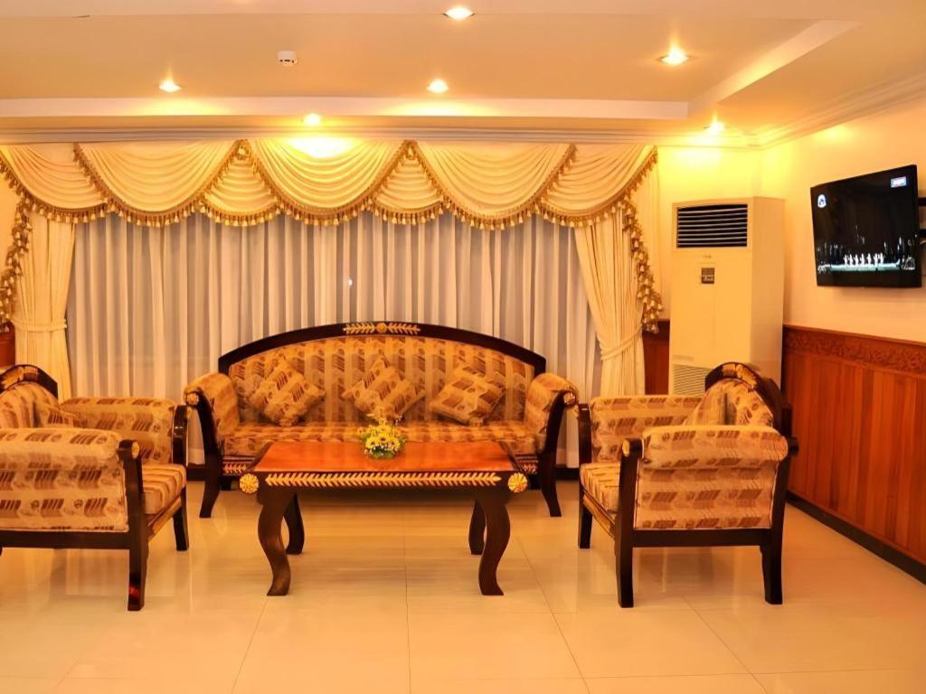 Jun Yue Hotel Phnom Penh Exterior foto