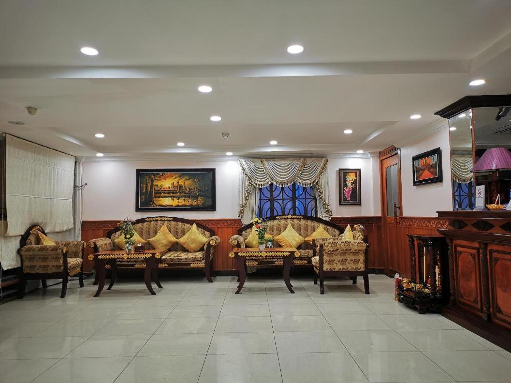 Jun Yue Hotel Phnom Penh Exterior foto