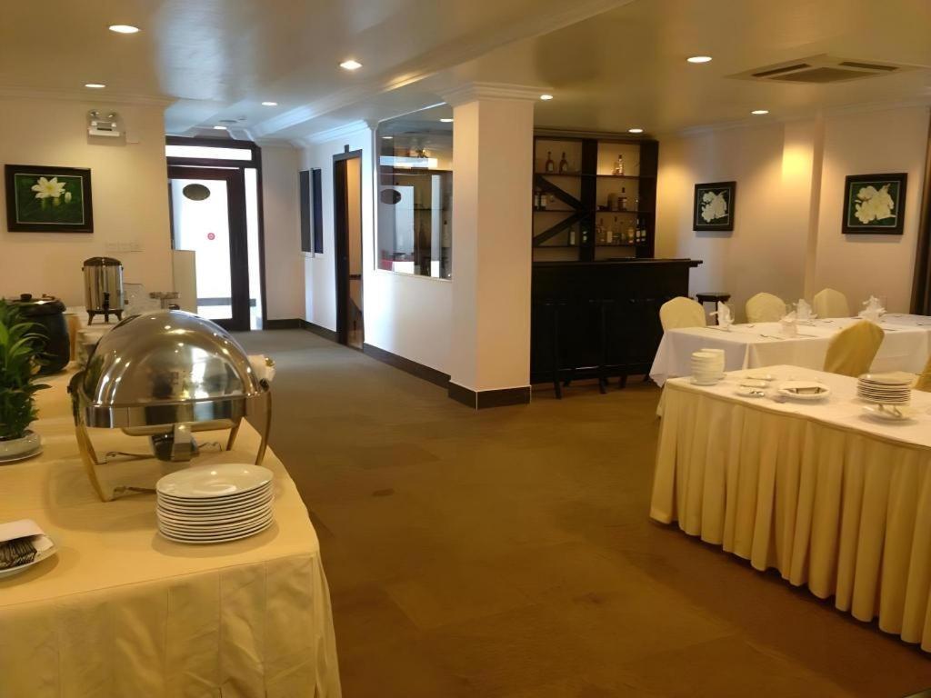 Jun Yue Hotel Phnom Penh Exterior foto